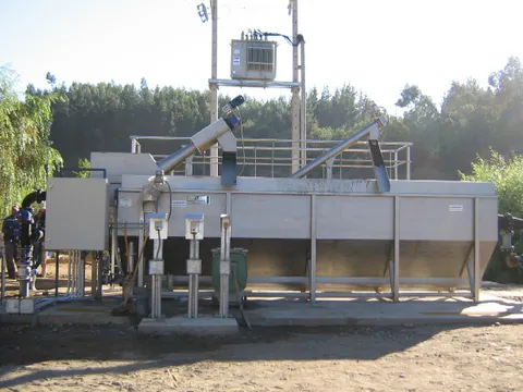 Planta de pretratamiento compacta PPTC montada, con su tablero de control