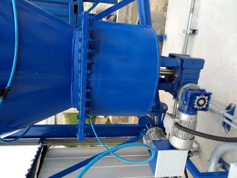 Rompebóvedas que impide la acumulación de cal en el silo