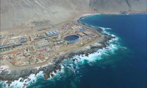 Vista aérea de la planta desalinizadora de Tocopilla, en la costa de la Región de Antofagasta