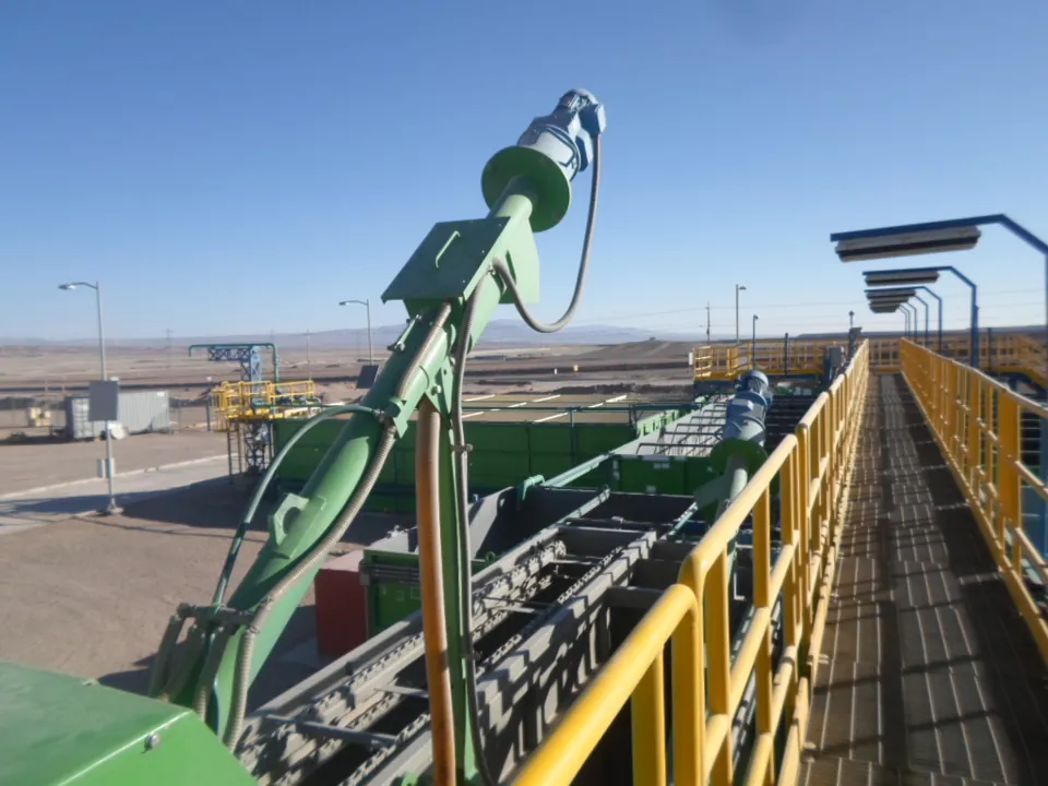 Equipos de JTP en la planta de tratamiento de aguas servidas del proyecto Mina Chuquicamata Subterránea
